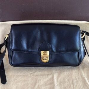 Elegant Black Leather Shoulder Bag